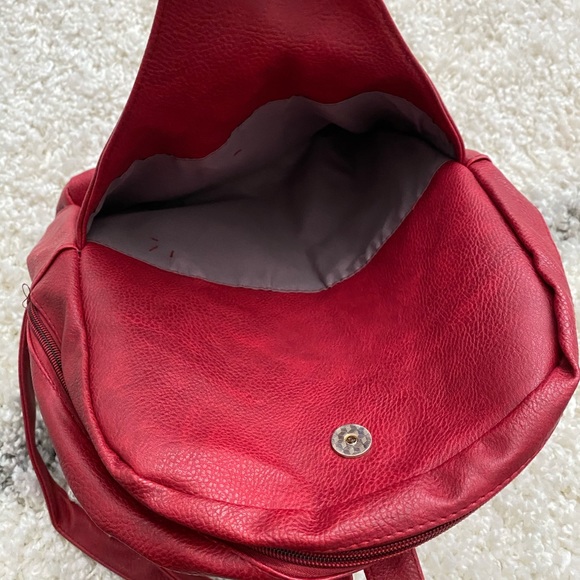 ⭐️ Fashion Backpack with Snap Pocket⭐️ - Picture 4 of 7